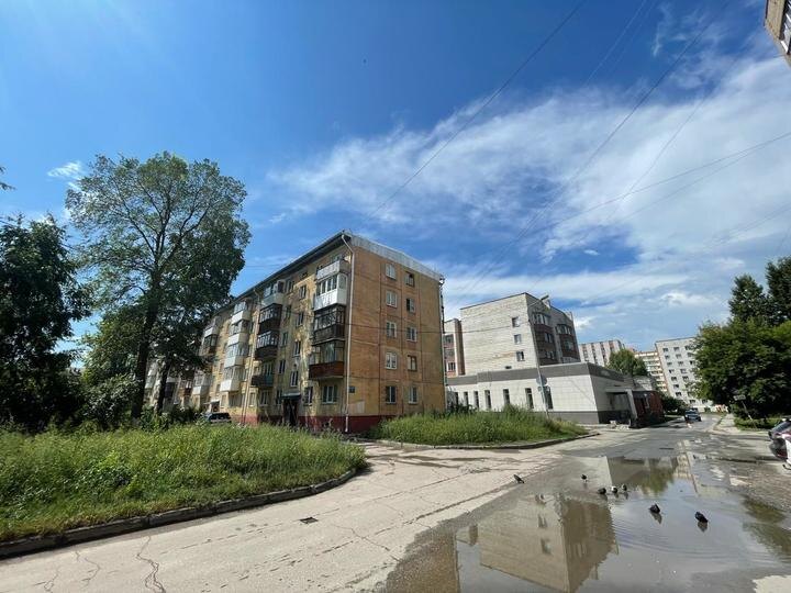     Жители домов по соседству жалуются на регулярные ночные "сходки" мигрантов. Фото автора