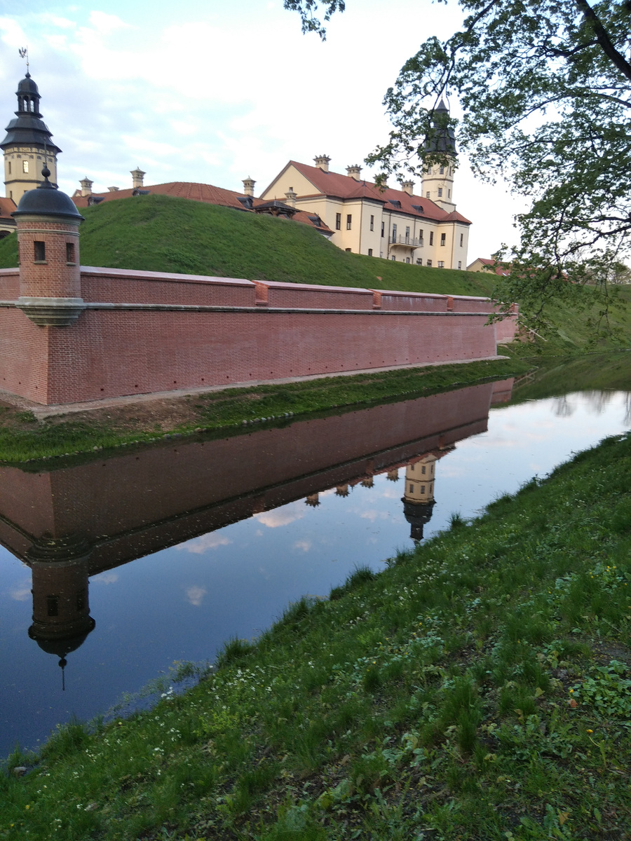 Ещё один вид замка (листайте по стрелке – всего 2 фотографии)