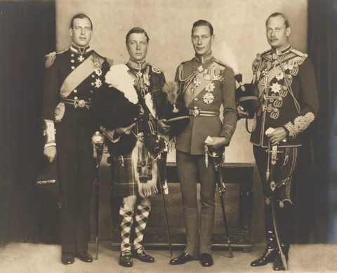 Крайний слева