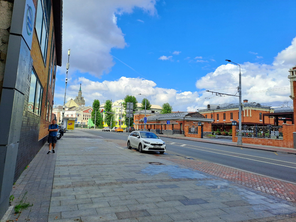 Район трёх вокзалов. Жду.