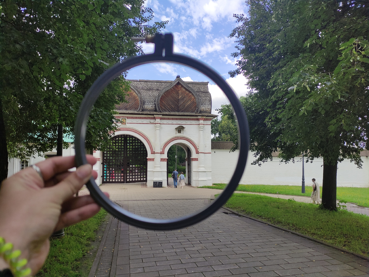 Спасские ворота (Задние) в пяльцах