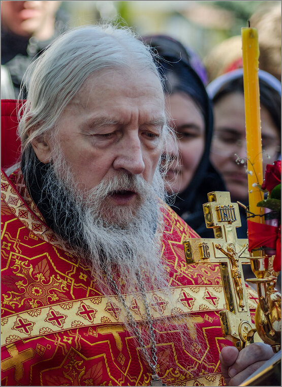 Иеромонах Венедикт (Емеличев), которого многие знали, как иерея Владимира, который собирал интересные истории из жизни людей, пришедших к православной вере. 22 декабря 2021 г. в Оптиной пустыни он отошёл ко Господу.