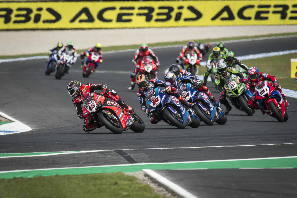 А то уже кадр из Супербайка