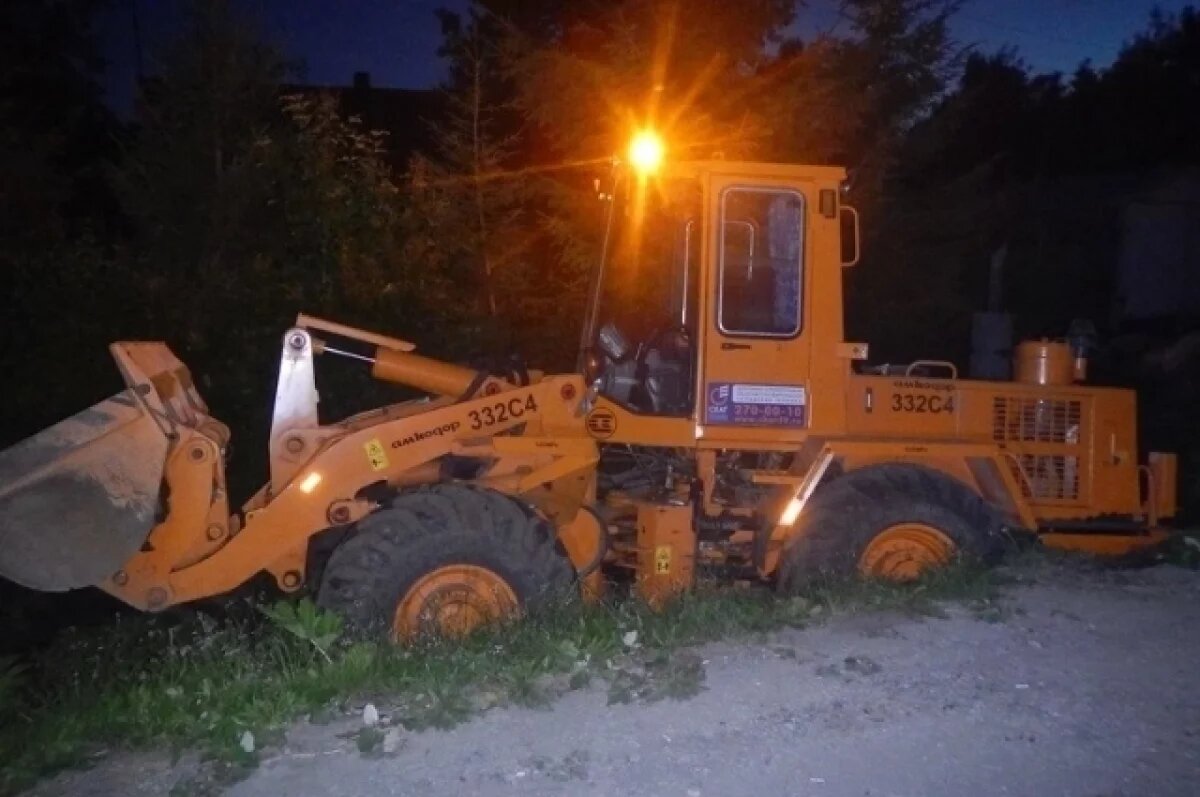    В Пермском крае охранник стоянки угнал погрузчик и рухнул на нём в кювет
