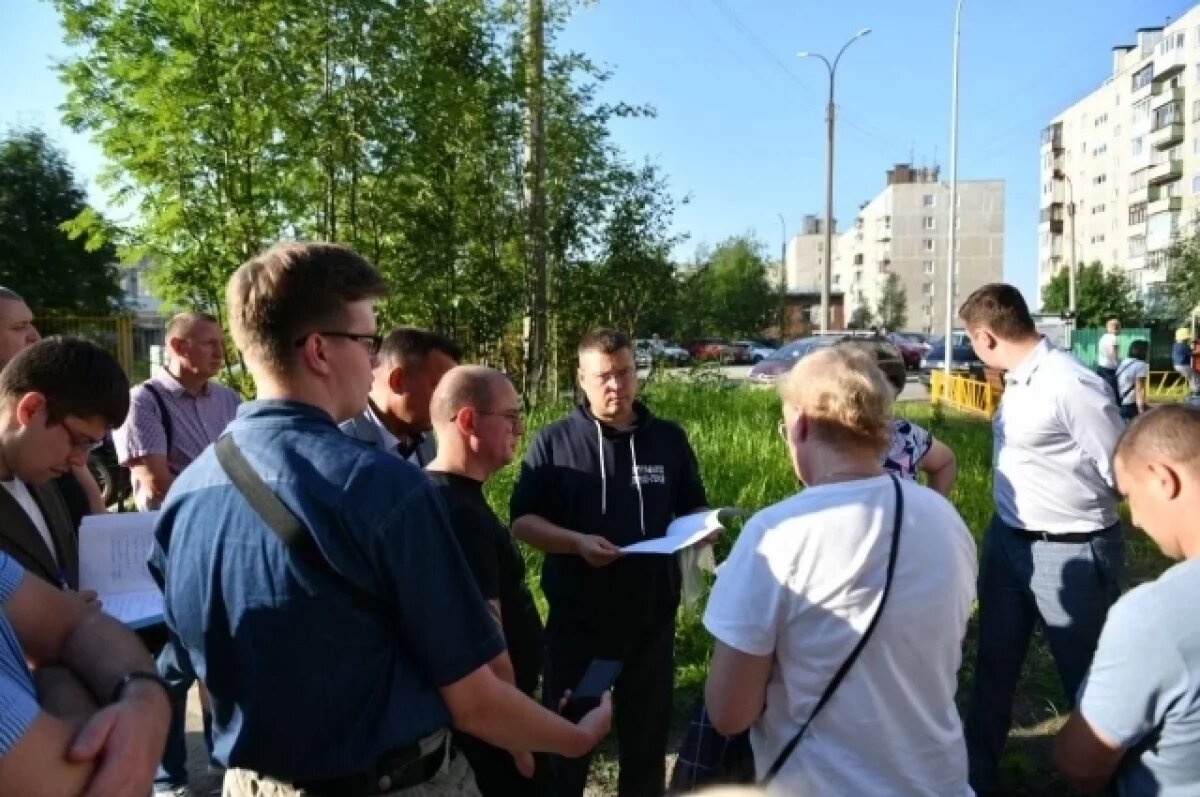    Глава Мурманска Сердечкин провёл встречу с жителями домов на Орликовой