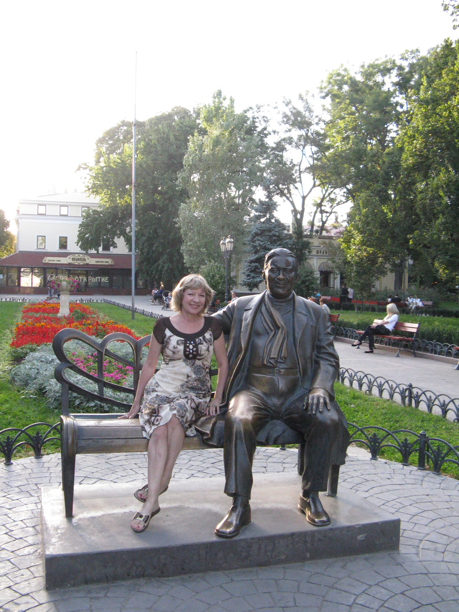 Памятник Леониду Утёсову. 