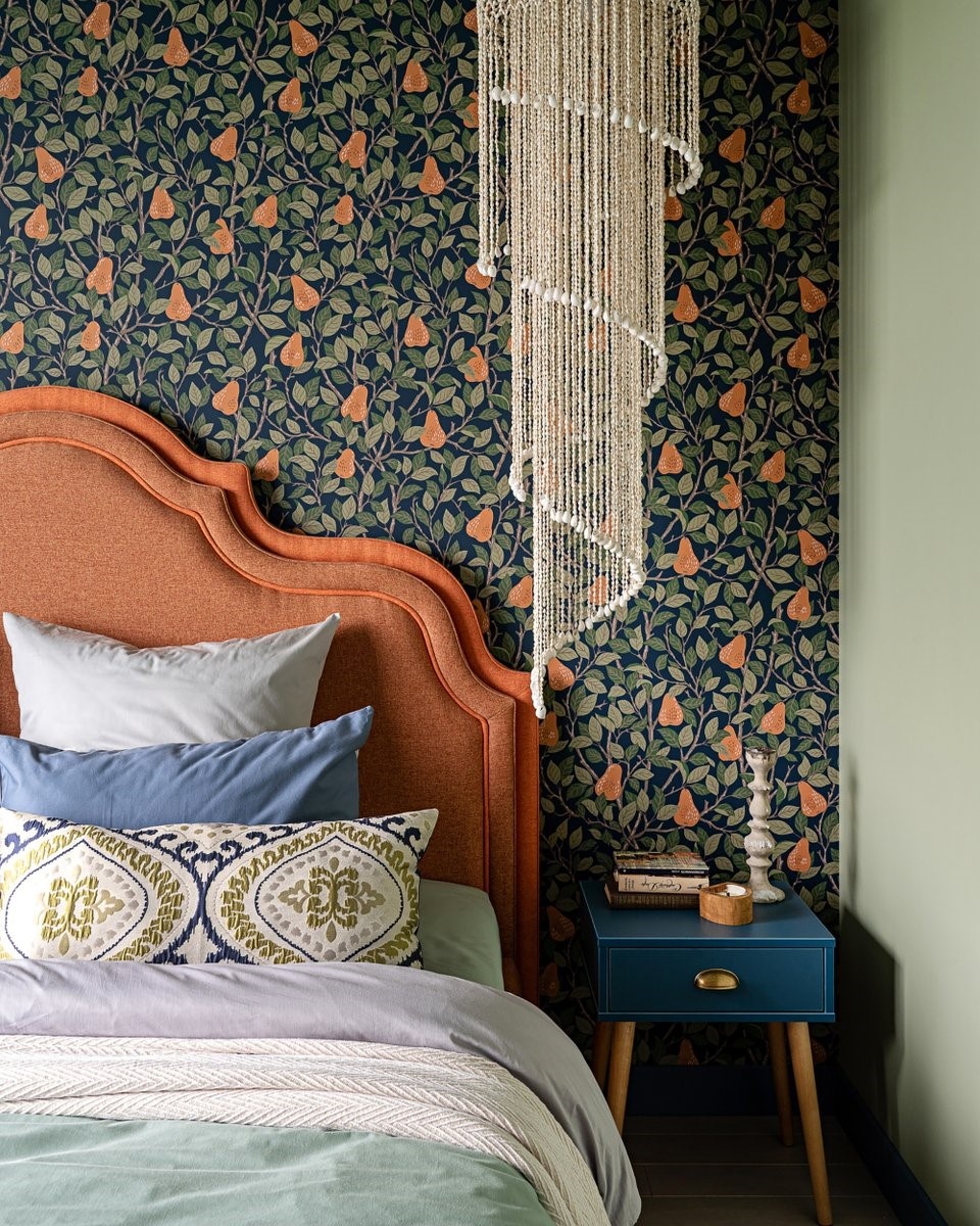 На фото: интерьер спальни в квартире 67,7 кв.м, ЖК «Атлантис Делюкс». Дизайнер: Гульнара Тинеева; стилисты: Юлия Волкова и Индира Шакирьянова; фотограф: Александр Бурнатов