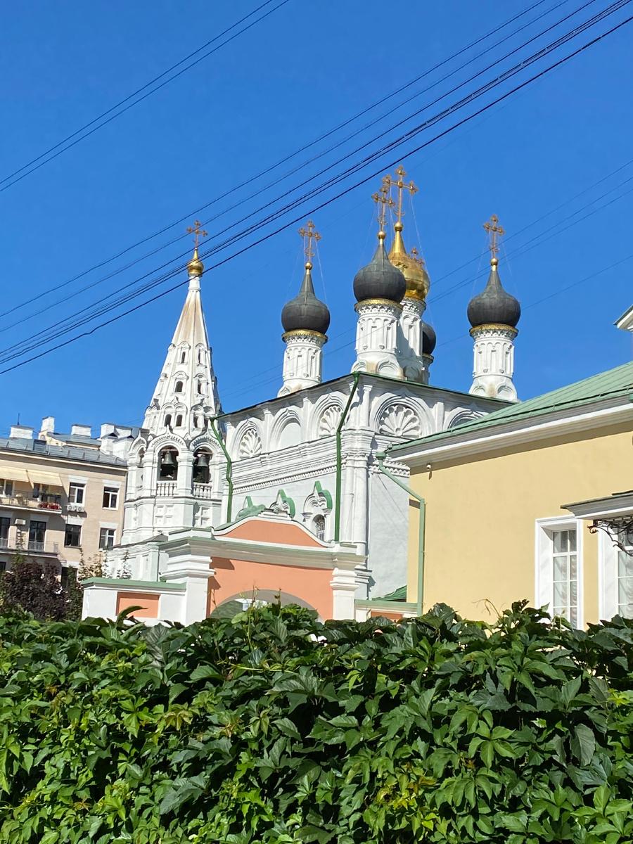 Москва. Дворик Поленова