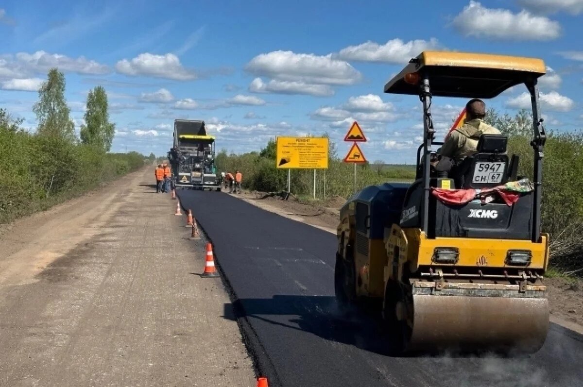    Дорогу в деревню Садовая в Смоленской области приводят в порядок