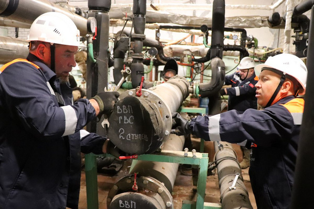    В Кирове промывают водоподогреватели для подготовки к осенне-зимнему сезону