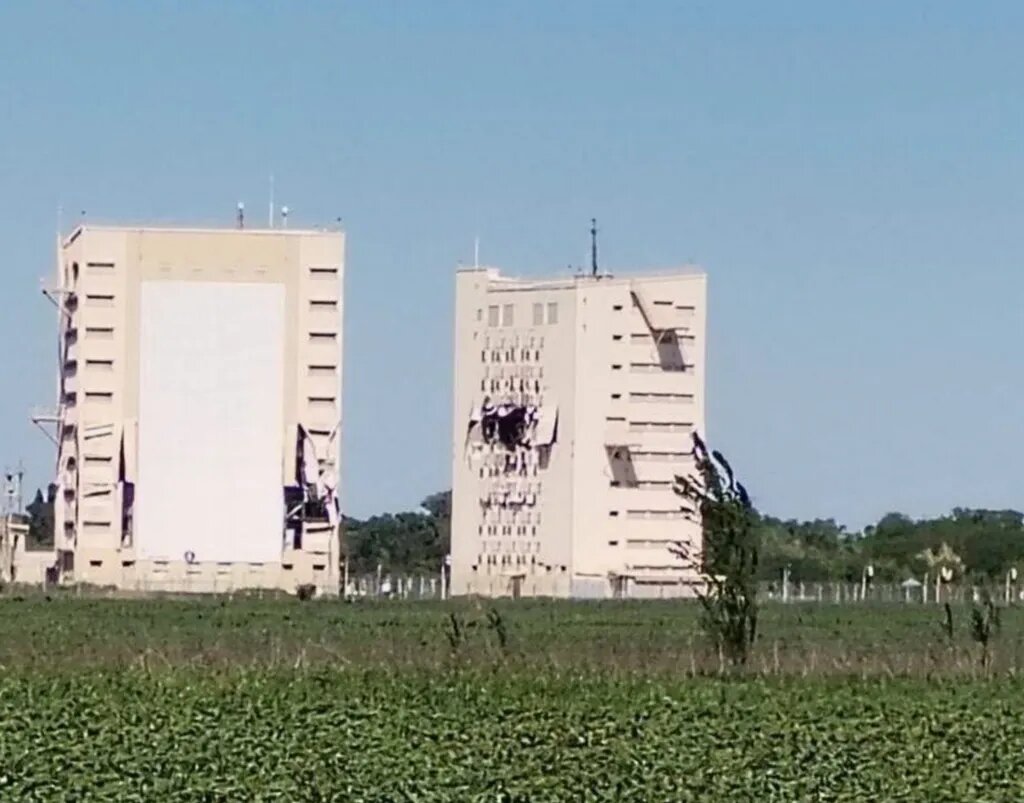 Попадание по объекту СПРН в Армавире. Фото не верифицировано (возможно фотошоп), но оно активно распространяется в СМИ