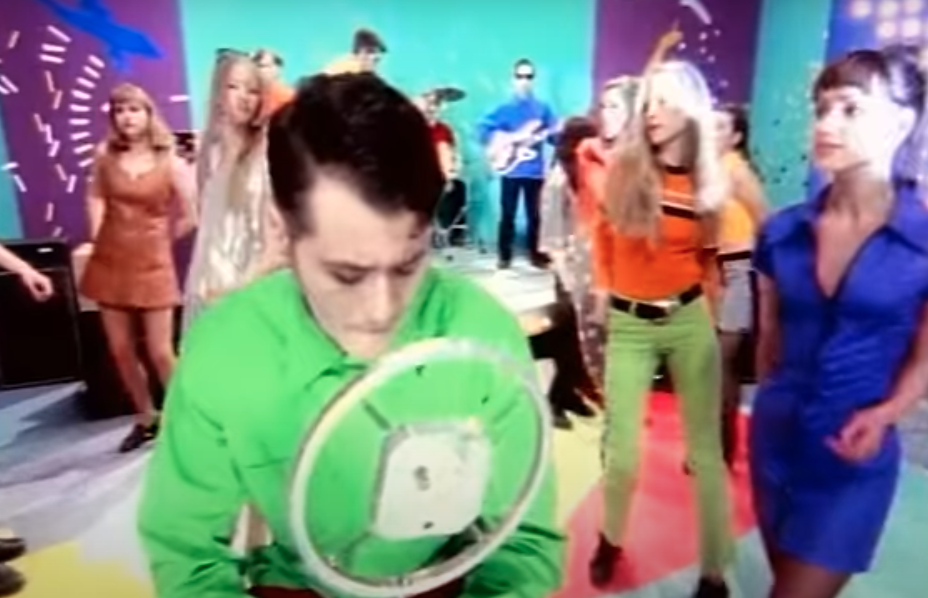 Фрагмент из клипа: Олег Горшков (ех-Мечтать) "Летчик" клип 1996г 