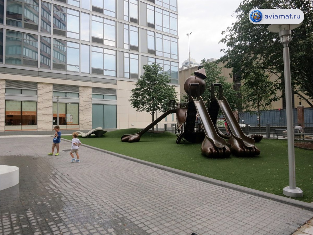 Еще фото Гиганта на Манхеттене