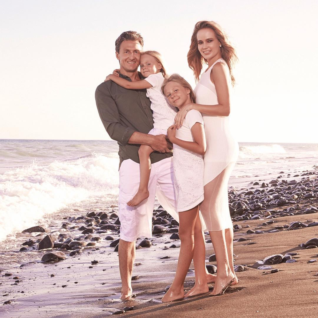 Наталья Ионова с мужем и детьми