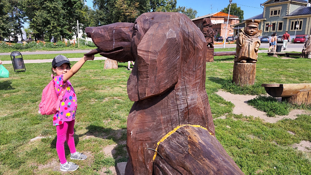 оцените размер таксы)) Нет, это не мы низкие. Это такса большая 😄