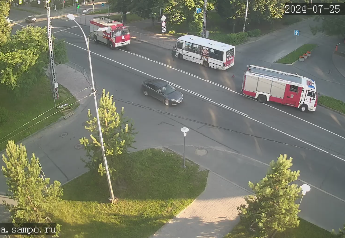    Из дымящегося ПАЗика в Петрозаводске высадили пассажировскрин видеофрагмента