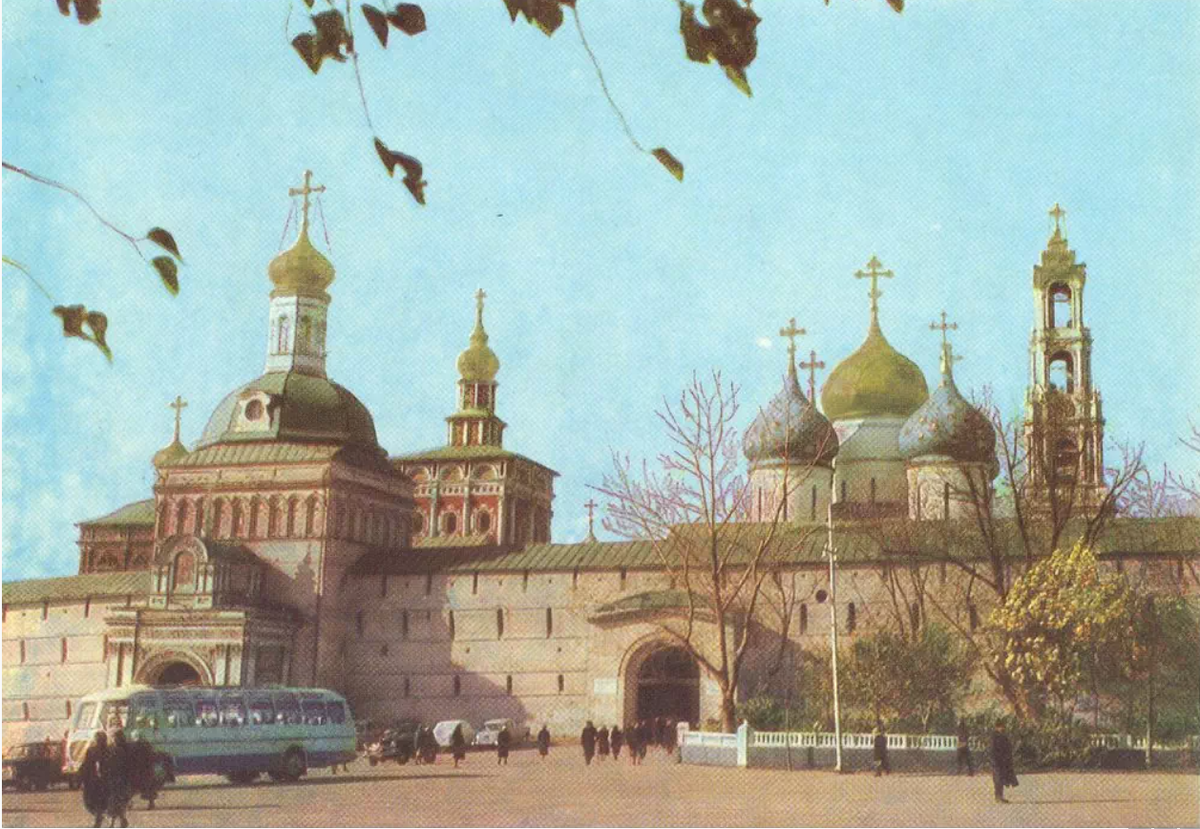 Святые ворота и надвратная церковь. Середина 60-х годов прошлого века