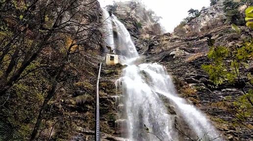 ВОДА КРЫМА. Крым заливают ДОЖДИ. В горах много Снега. Полноводные ВОДОПАДЫ. БОТКИНСКАЯ ТРОПА.