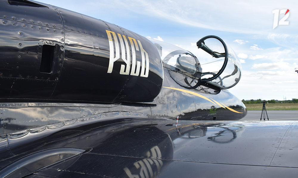 Однако в этом году пилоты не стали радовать омичей своими показательными выступлениями.