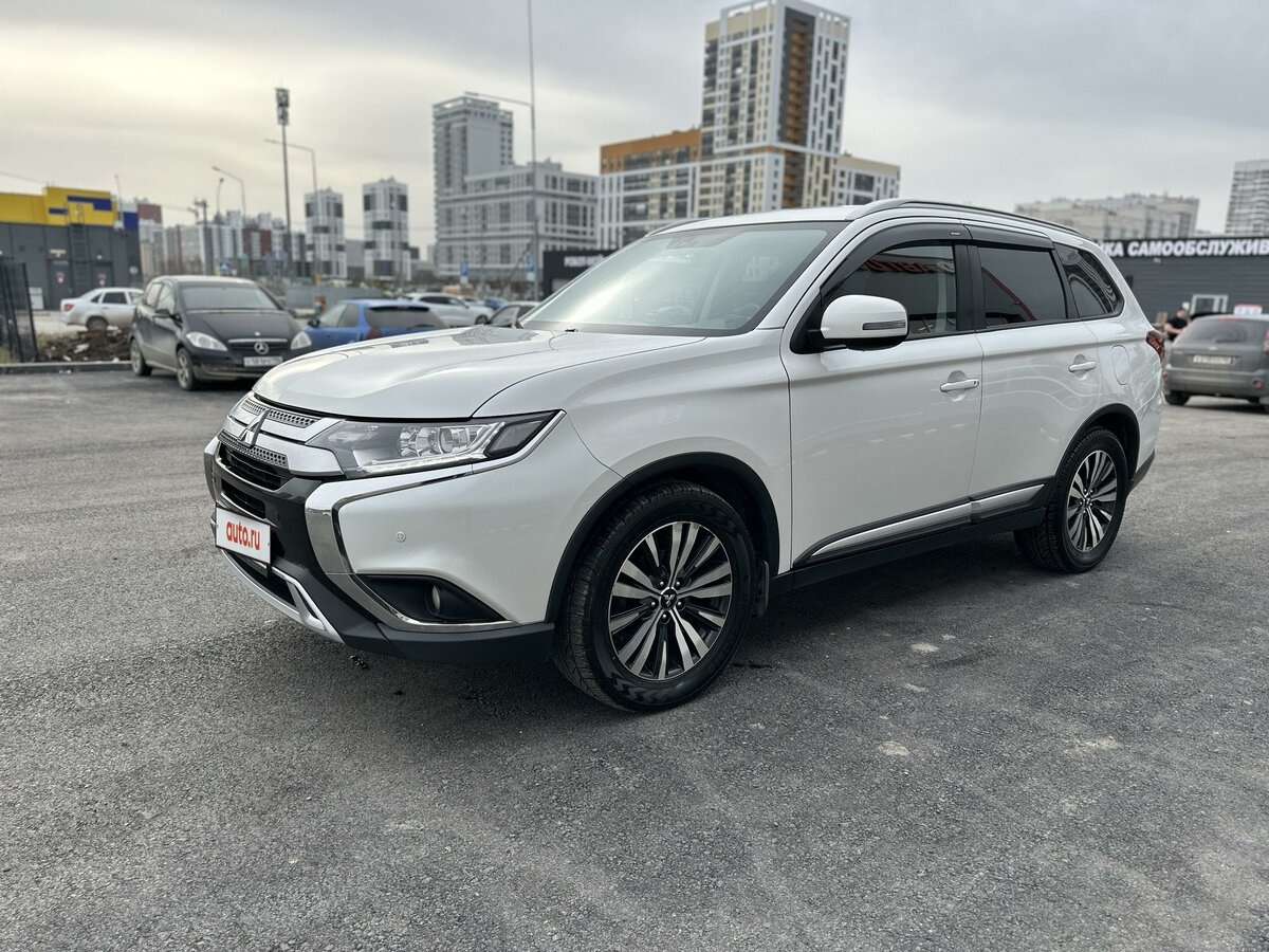 Mitsubishi Outlander Комфортные и надежные авто: что купить до 2.5 миллионов рублей 2024