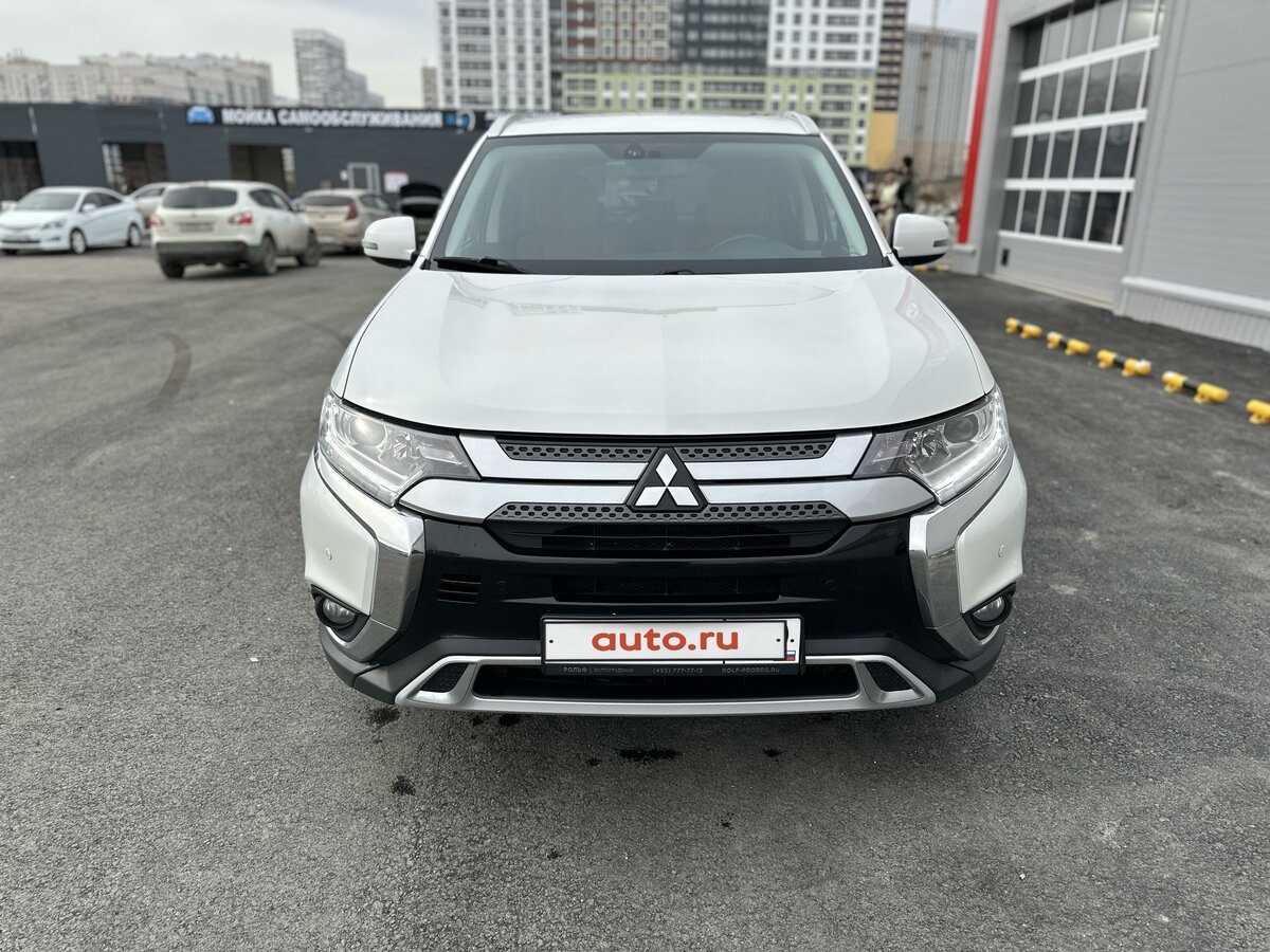 Mitsubishi Outlander Комфортные и надежные авто: что купить до 2.5 миллионов рублей 2024
