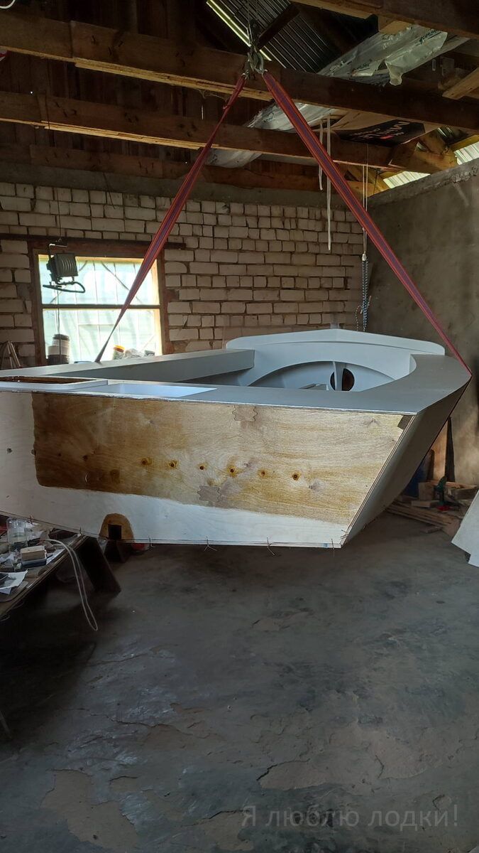 Разобрал стапель, который будет мешать перевороту. Немного грустно - стапель был символом начала строительства 