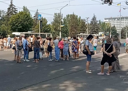    Лифт за деньги. Украинцы пытаются бороться с отключениями электроэнергии: одни митингуют, другие покупают генераторы
