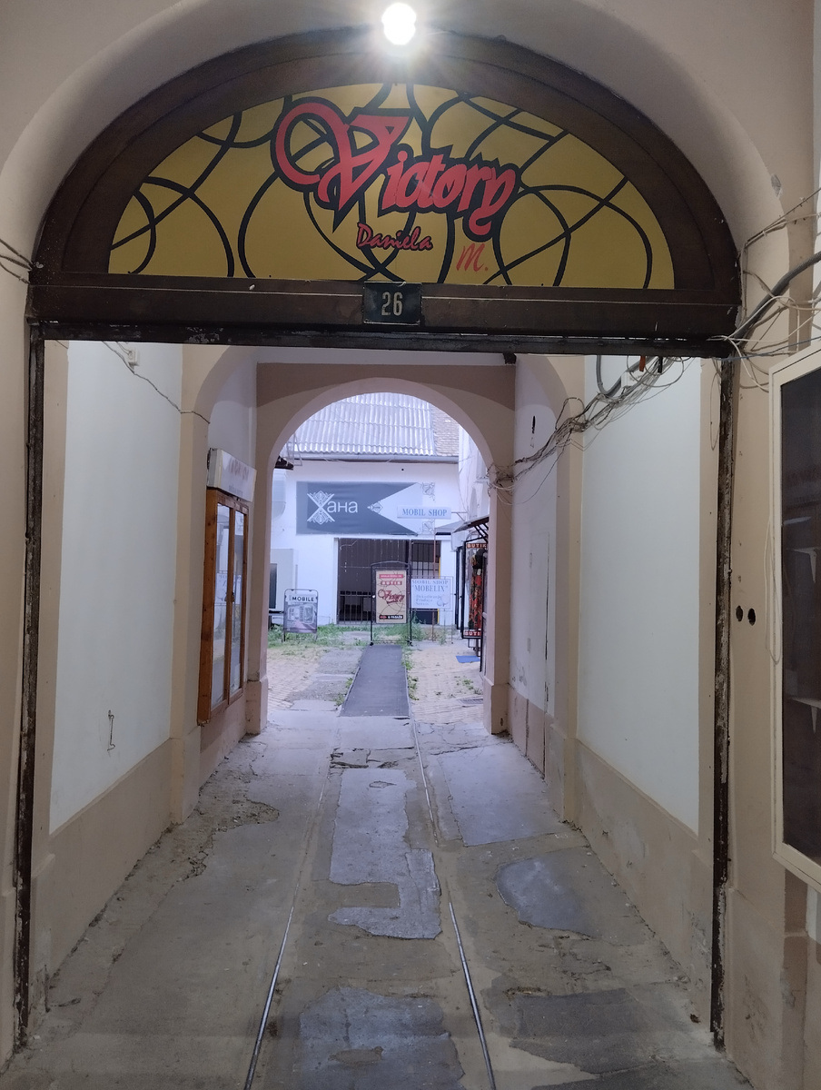 Снимать крупные планы в кино надо на таких рельсах😉