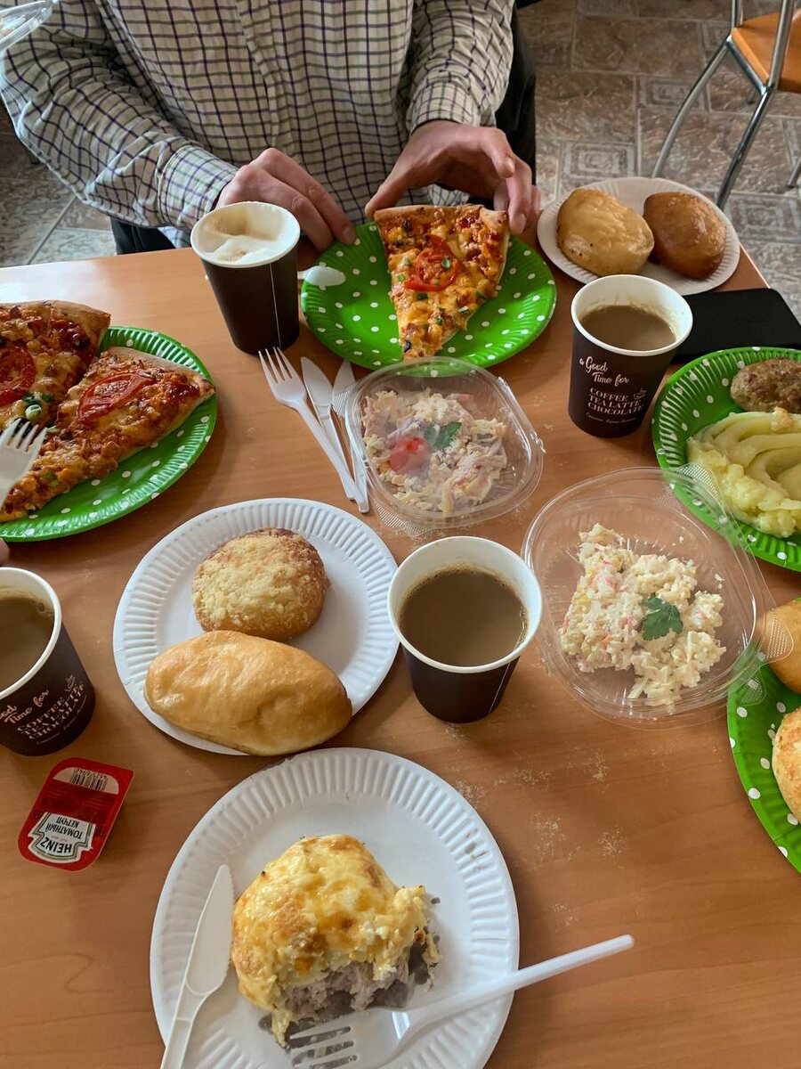 Пирожковая, крайне рекомендуем пиццу и бочковой кофе