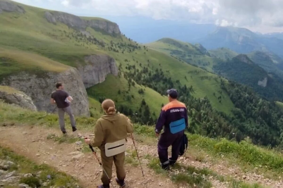    На Кубани спасатели нашли в лесу заблудившуюся пару туристов
