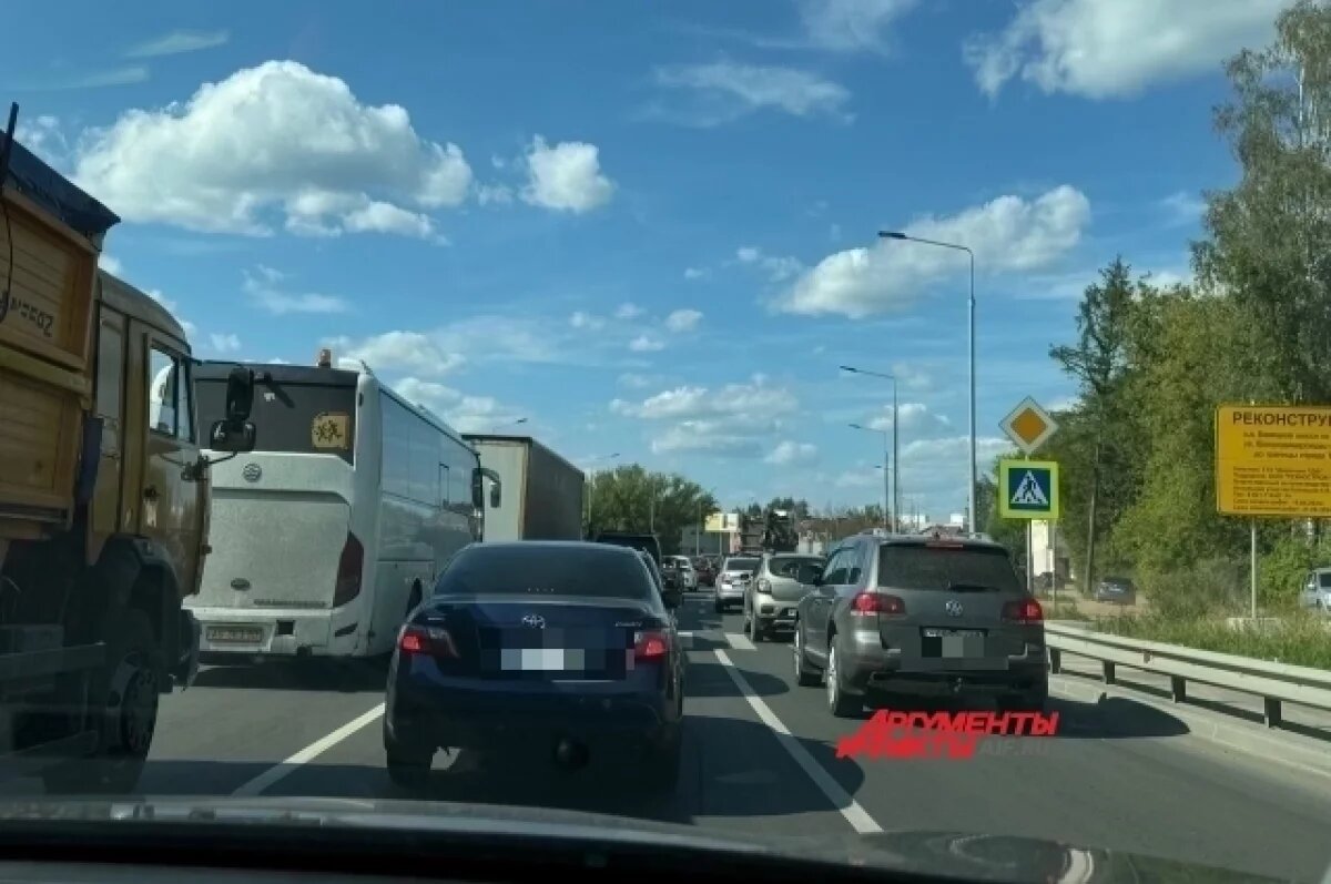    На Бежецком шоссе при выезде из Твери образовалась длинная пробка