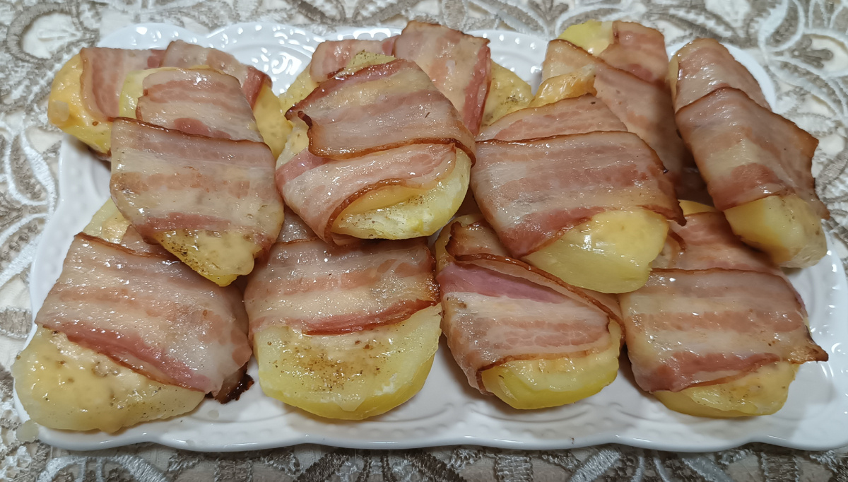 Картофель в беконе