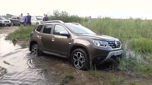 Кроссоверы без сомнений бросаются в воду. Nissan X-Trail, Renault Duster, Toyota RAV4, Volkswagen Tiguan на бездорожье.