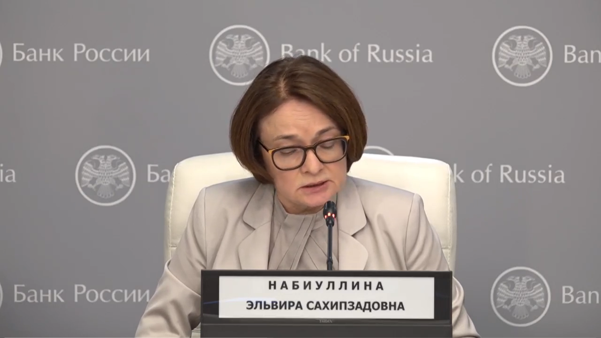 Любопытно, что к моменту написания эту "скучную пресс-конференцию" посмотрели около 3000 человек. А среди моих знакомы в подписчиках организации всего один. Хотя в других министерствах и ведомствах таких от нескольких, до нескольких десятков. Кому интересно слушать первоисточник, когда есть мастера пера и микрофона?