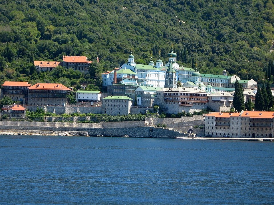 Русский монастырь Св. Пантелеймона (Россикон) на рубеже XX—XXI веков / Фото: ru.wikipedia.org / Gabriel from Bucharest, Romania. The Russian monastery at Mount Athos, CC BY 2.0