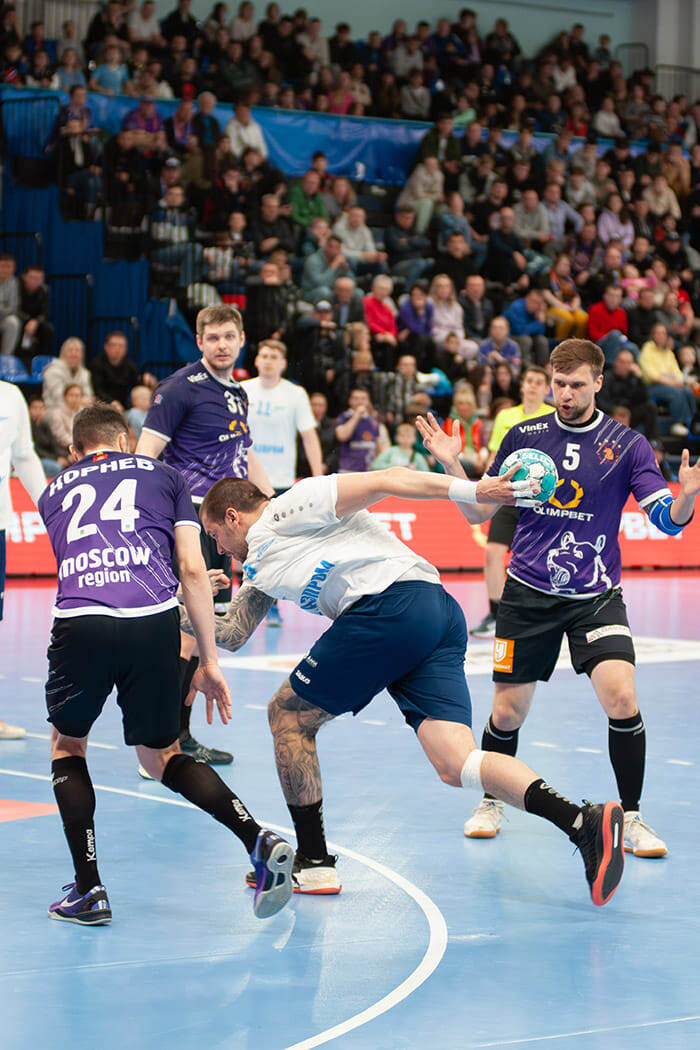    Николай Емельяненко (справа) в период выступлений за чеховцев