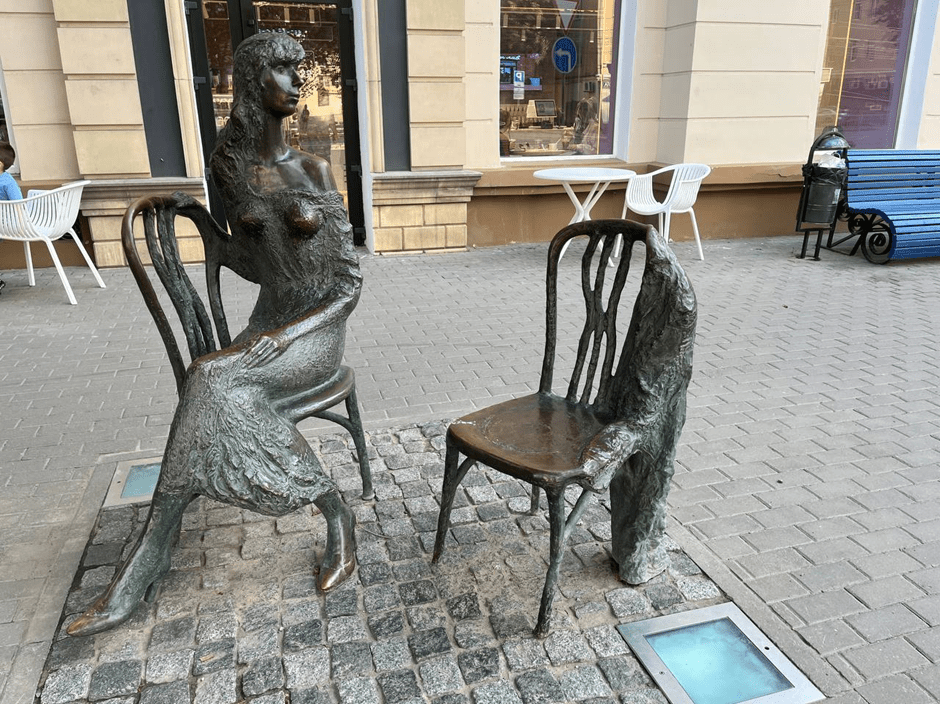    Скульптура «Незнакомка»