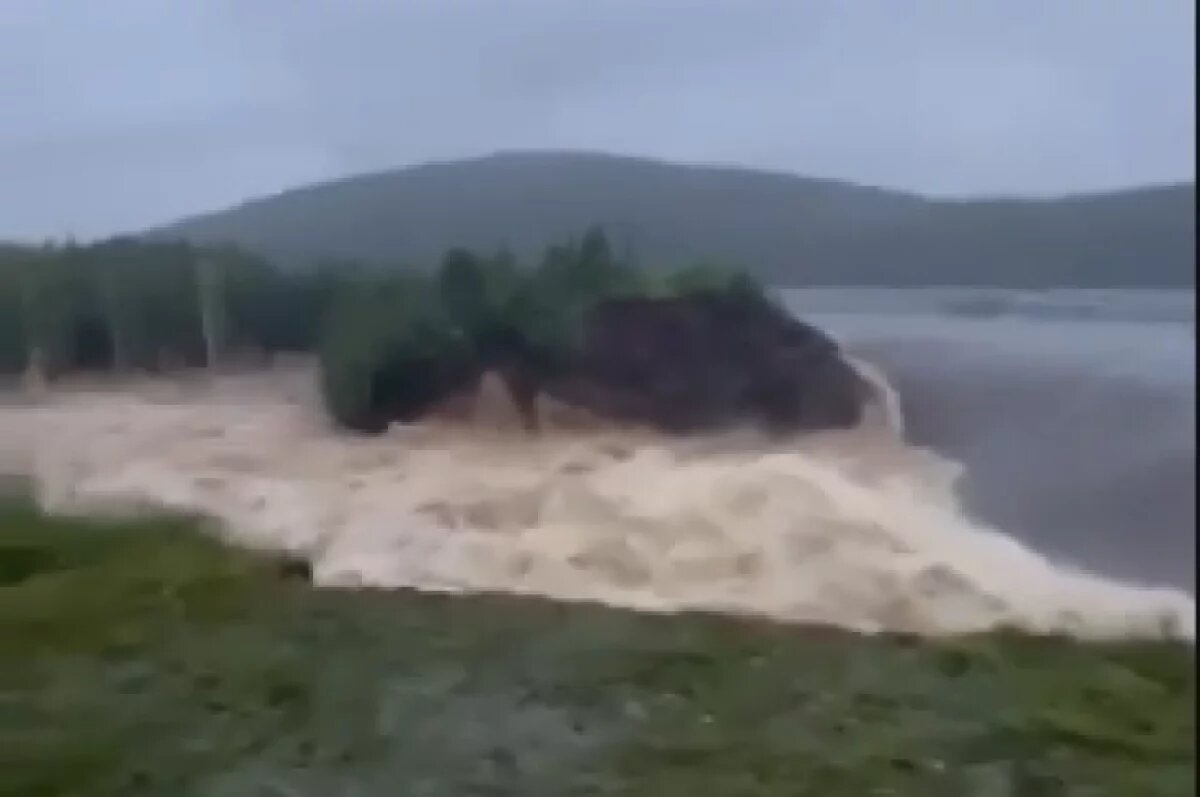    МЧС: в Челябинской области из-за дождя смыло плотину