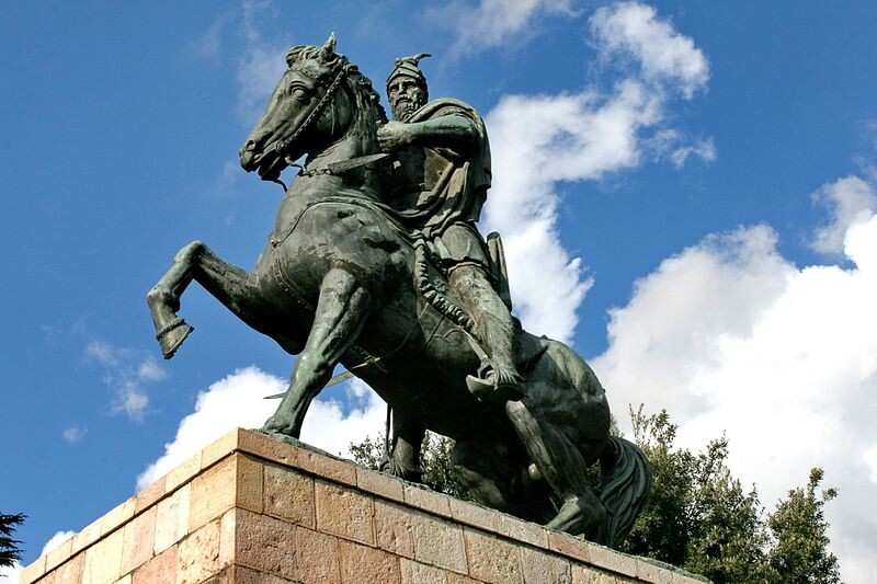 Памятник Скандербегу работы Йанака Пачо в Круе (Creative Commons Attribution-Share Alike 4.0 International)