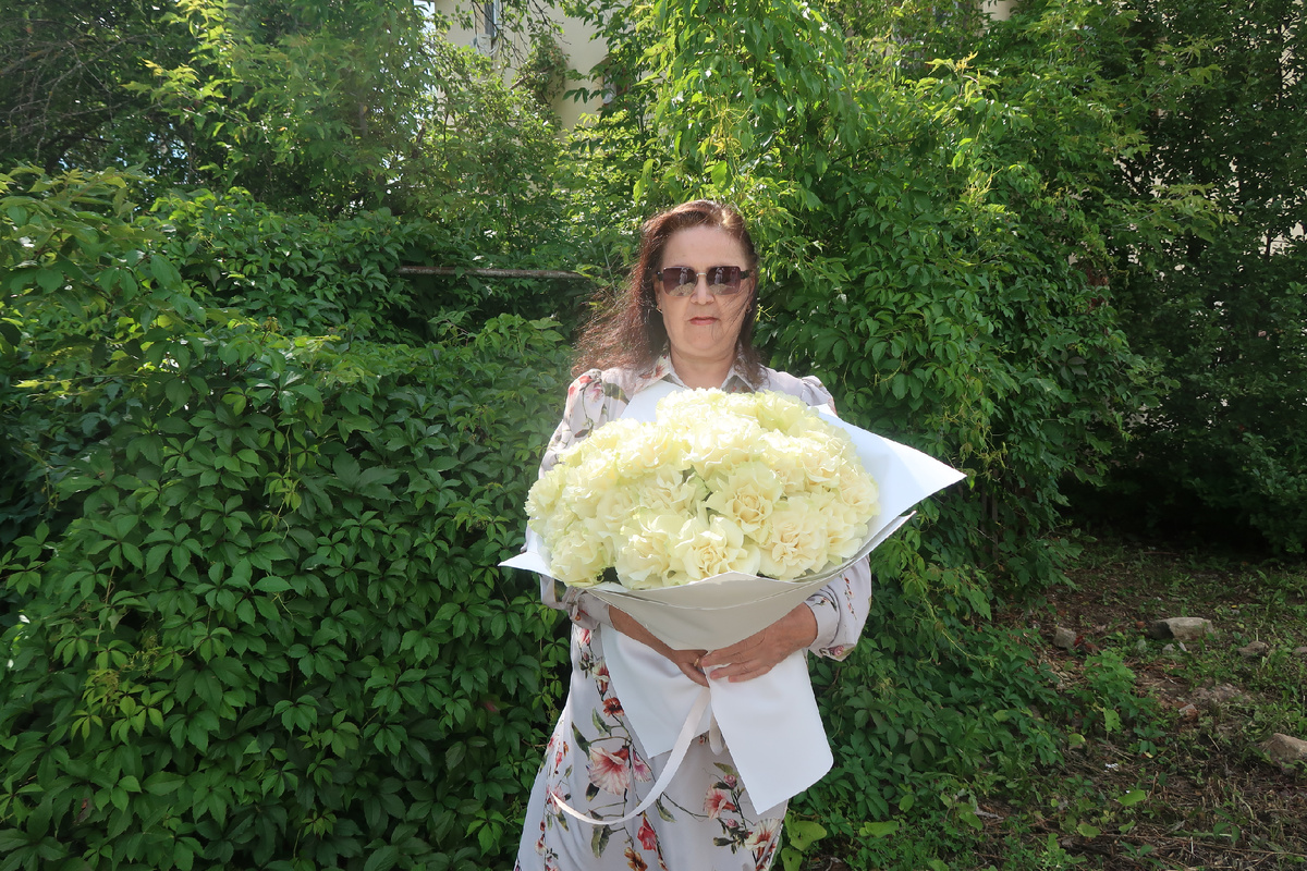 Моя любимая мамочка. Она очень хорошая. Служит нам всем всю нашу жизнь. 