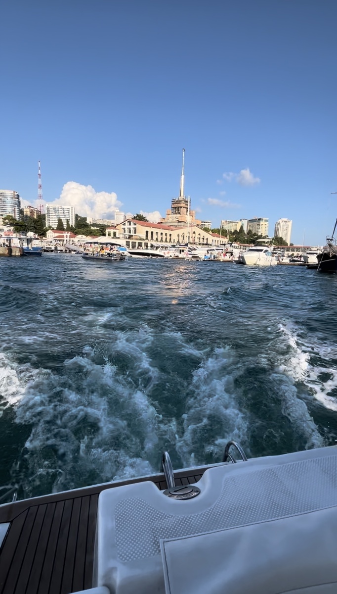Панорама города Сочи. Вид на Морпорт.