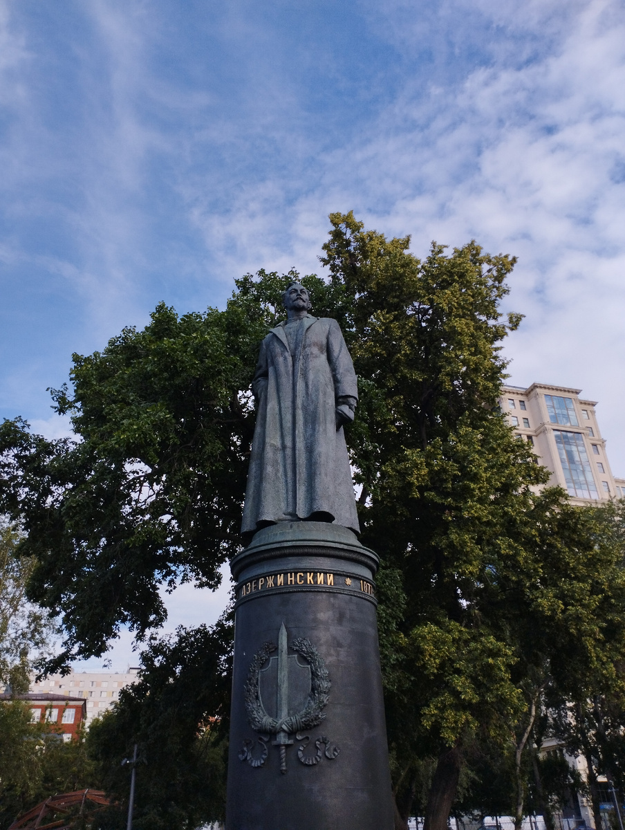 Памятник Ф.Э.Дзержинскому (ФОТО АВТОРА)