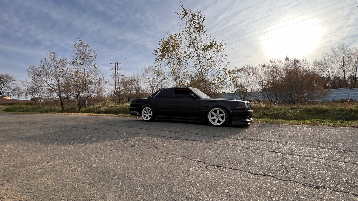 Уникальная toyota crown SwapGarage (с 2drive.com), на которую потрачено не мало сил и явно валит не мало.