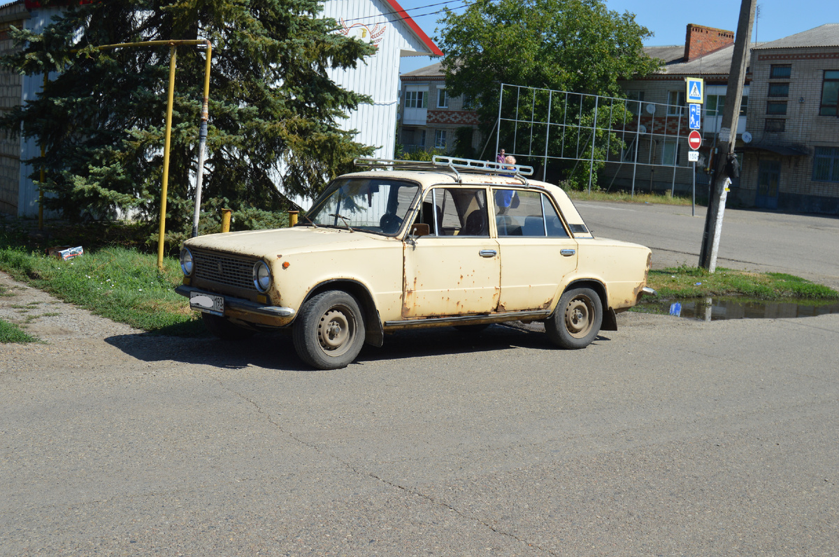 Фото автора. 25.07.2024. ВАЗ–21011 в станице. В полном комплекте.