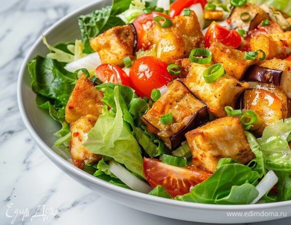 Салат с хрустящими баклажанами и помидорами