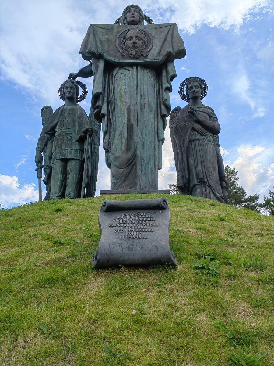 Пресвятая Матерь Божия, покровительница Святой Руси, даровавшая Победу в Великой Отечественной войне 1941-1942 гг.