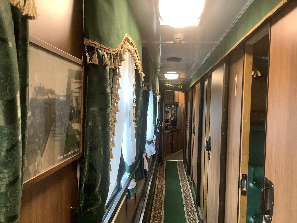 Внутренние интерьеры поезда Сортавала- Рускеала. В стиле « Николаевский экспресс»  Фото автора.