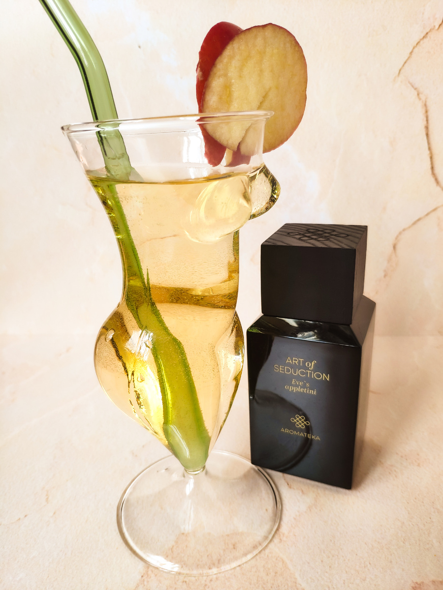 Ноты: тубероза, груша, бархатцы, водные ноты, жасмин, франжипани, яблоко, гаультерия, цитрусы, мускус