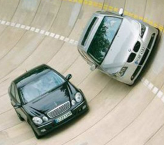 Массовые бренды всегда существуют парами: в мире продуктов – Dyrol и Orbit, в мире мобильных телефонов – Nokia и Sony-Ericsson, в мире фототехники – Canon и Nikon. В автомобильном мире такой парой является BMW и Mercedes-Benz Массовые бренды всегда существуют парами: в мире продуктов – Dyrol и Orbit, в мире мобильных телефонов – Nokia и Sony-Ericsson, в мире фототехники – Canon и Nikon. В автомобильном мире такой парой является BMW и Mercedes-Benz