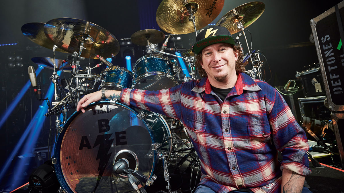 Эйб Каннингем (Abe Cunningham), барабанщик группы Deftones.